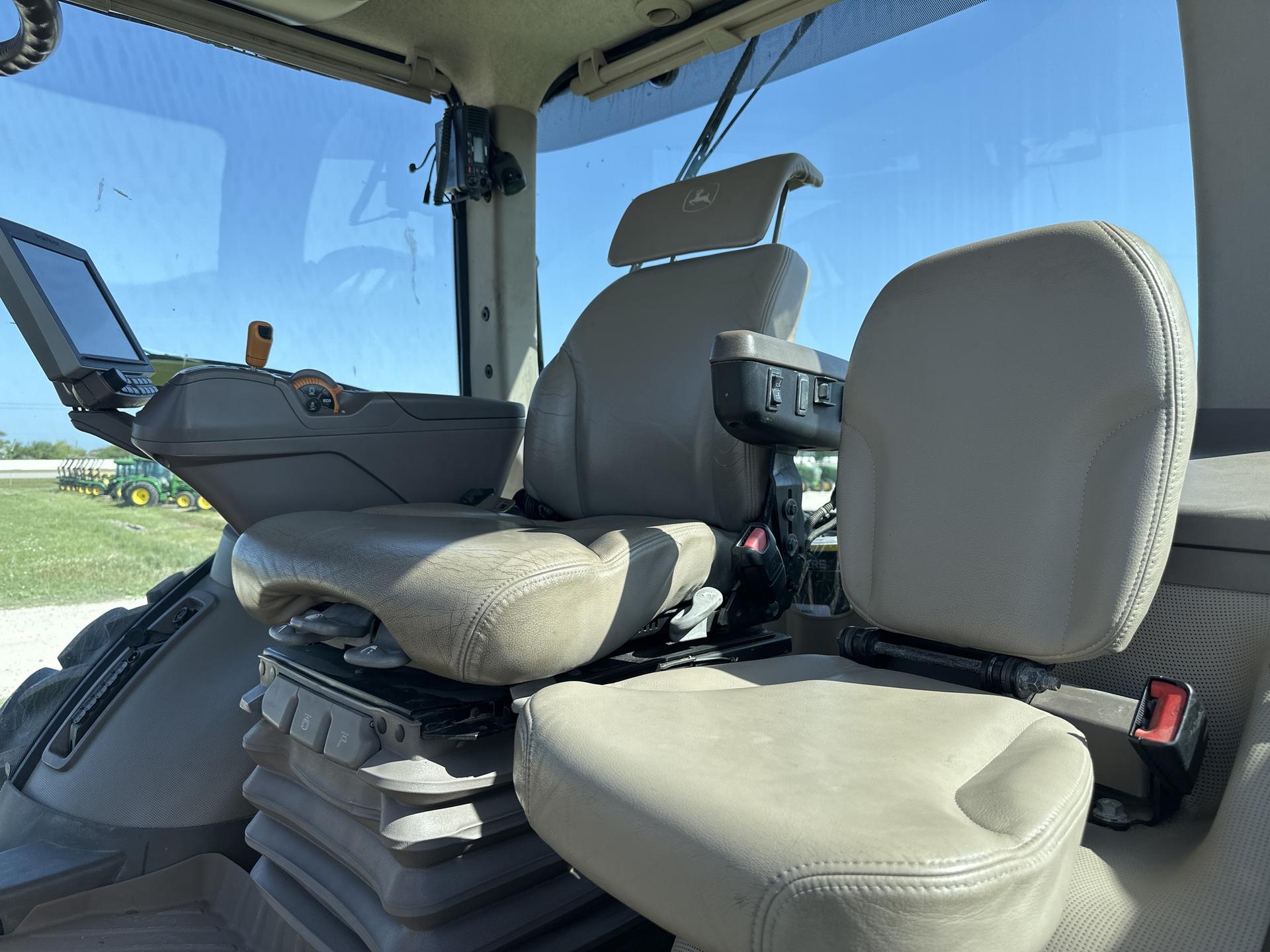 2016 John Deere 8370R Image