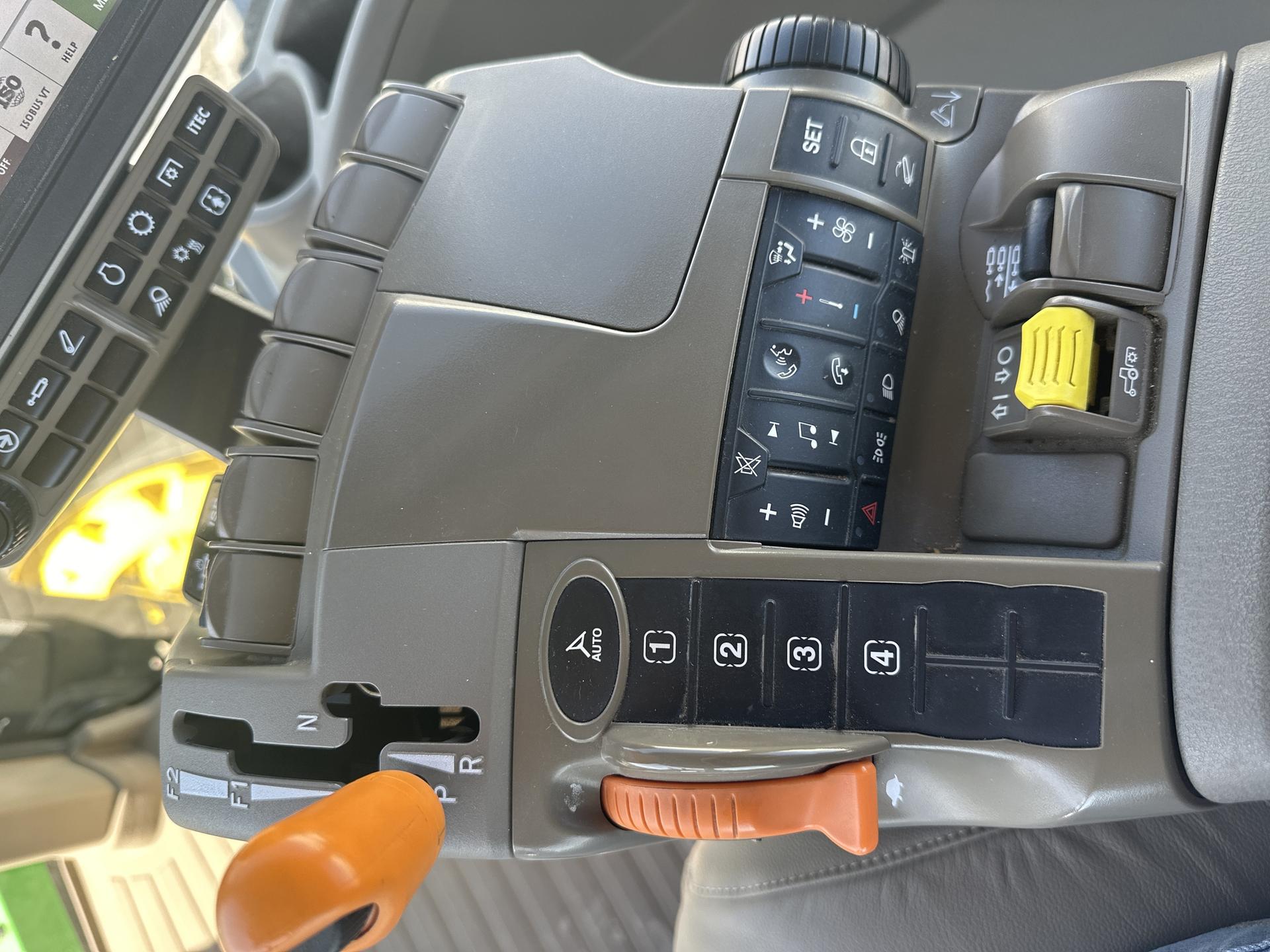 2021 John Deere 8RT 340 Image