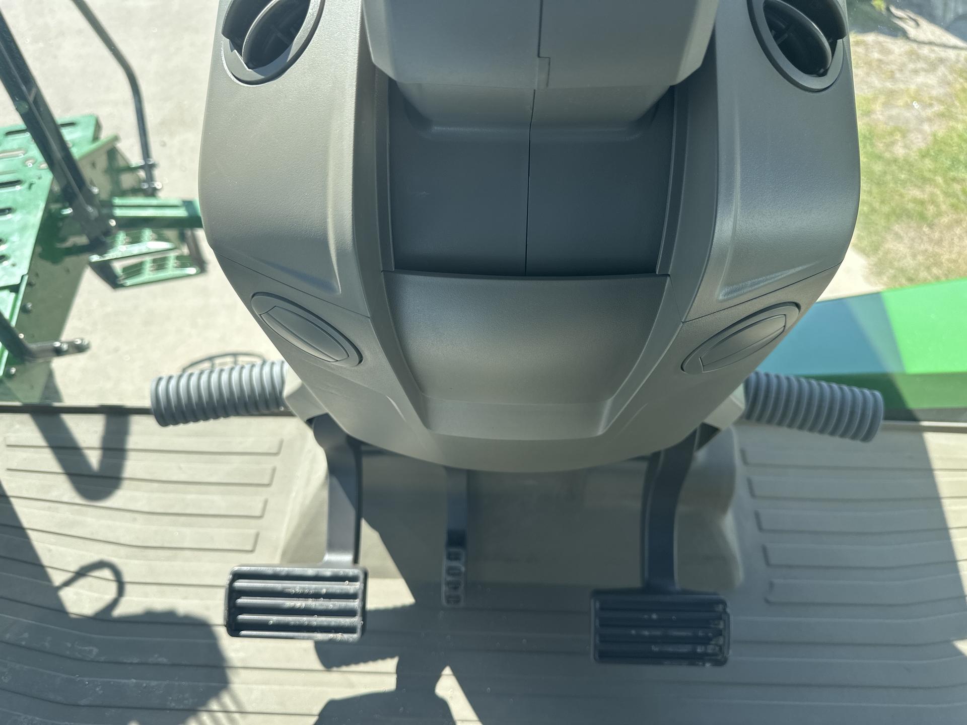 2021 John Deere 8RT 340 Image