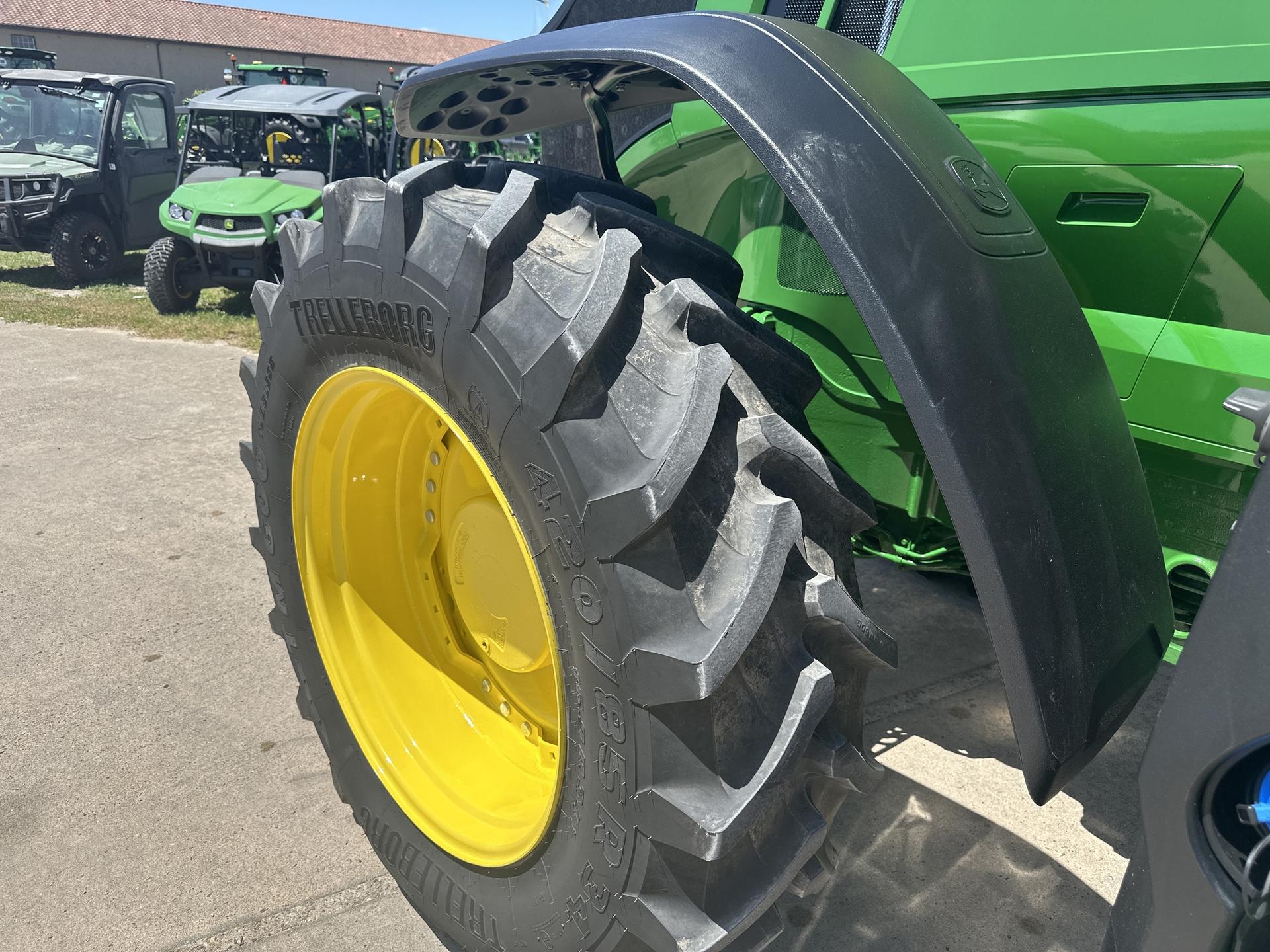 2023 John Deere 7R 230 Image