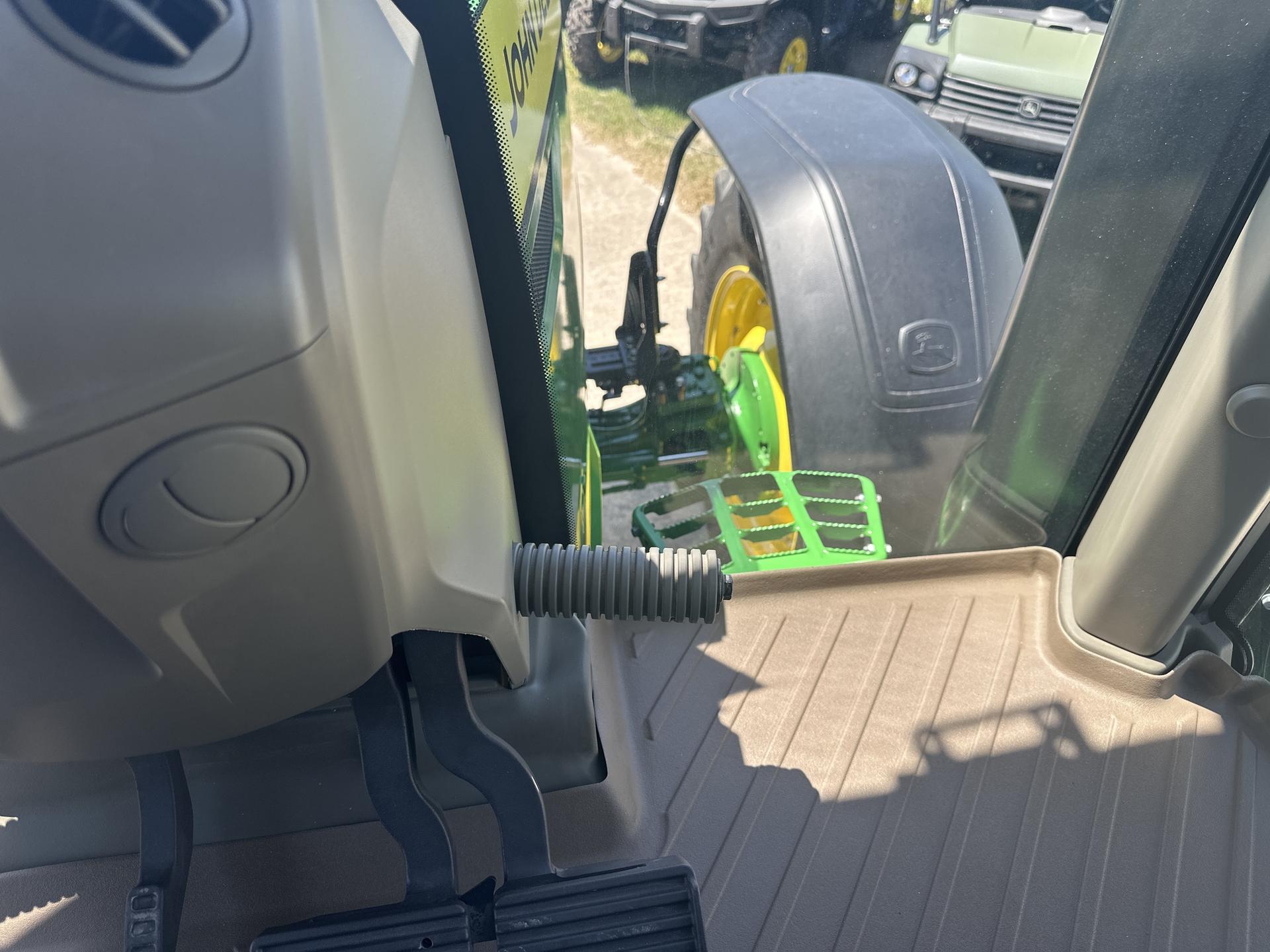 2023 John Deere 7R 230 Image