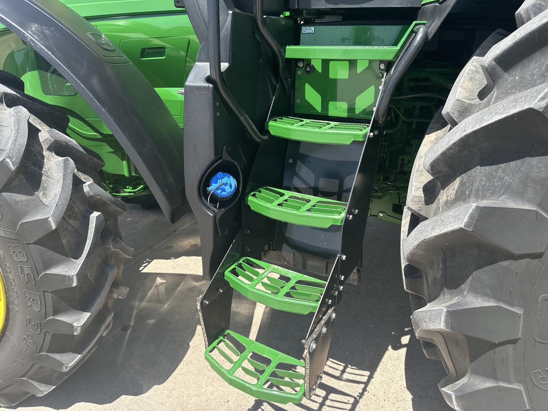 2023 John Deere 7R 230 Image