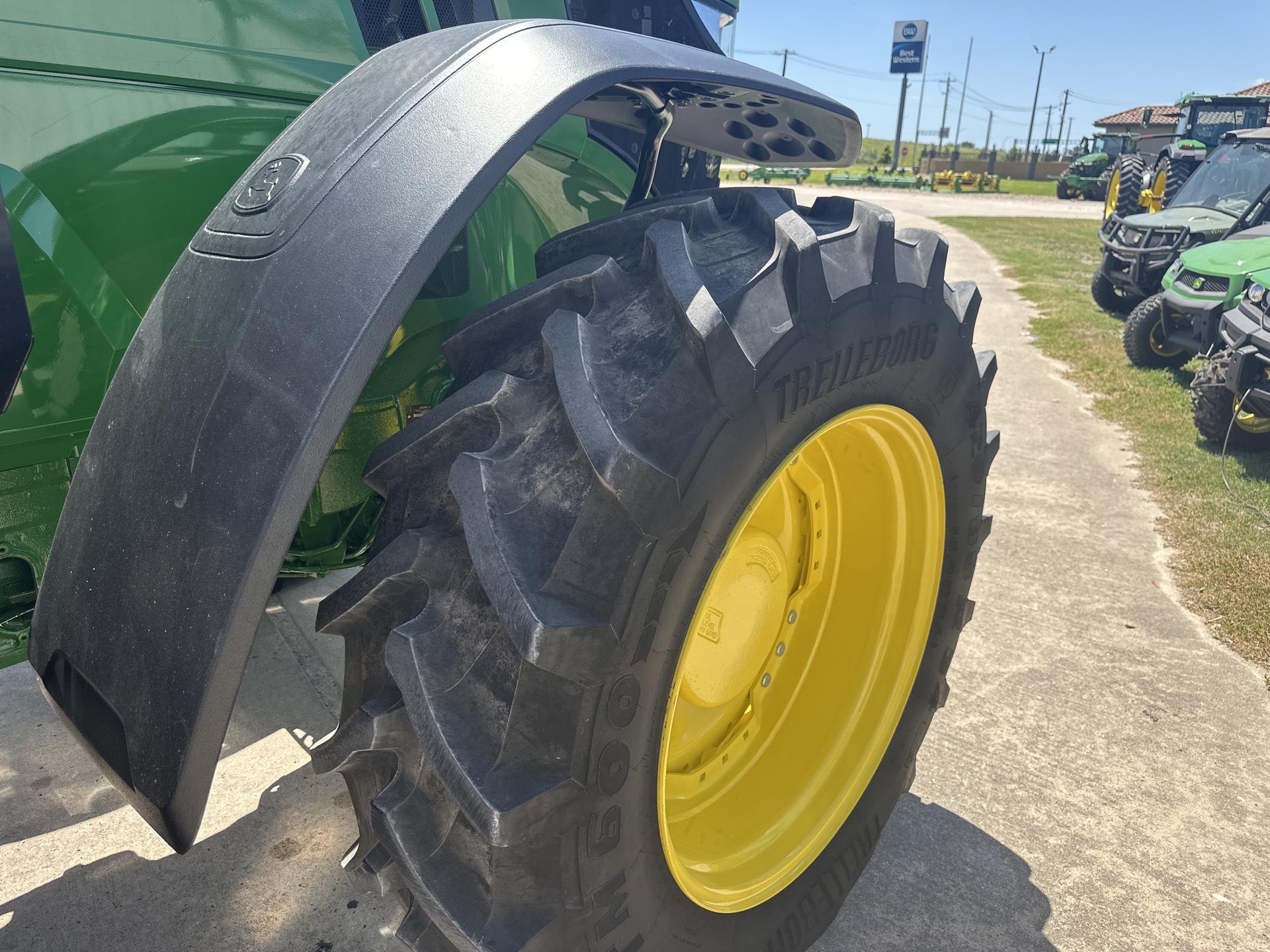 2023 John Deere 7R 230 Image