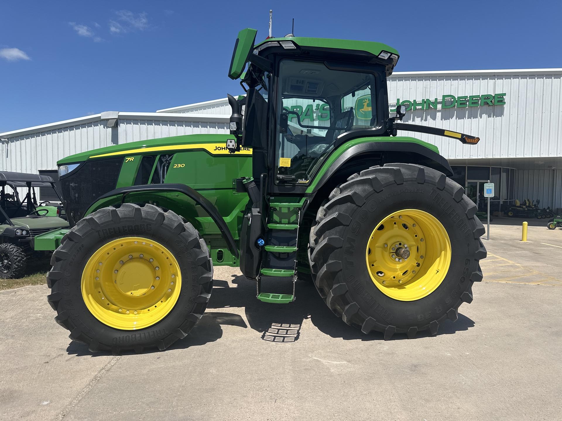 2023 John Deere 7R 230 Image