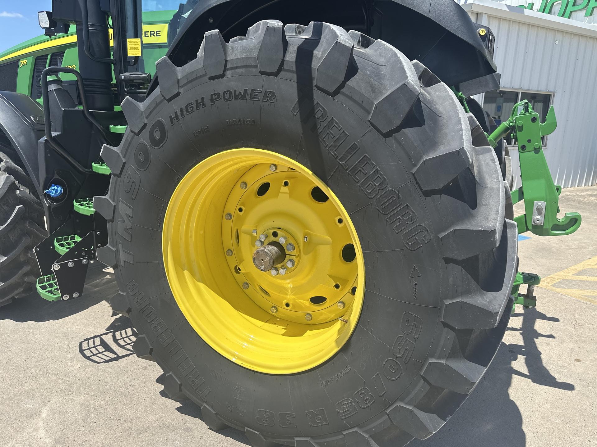 2023 John Deere 7R 230 Image