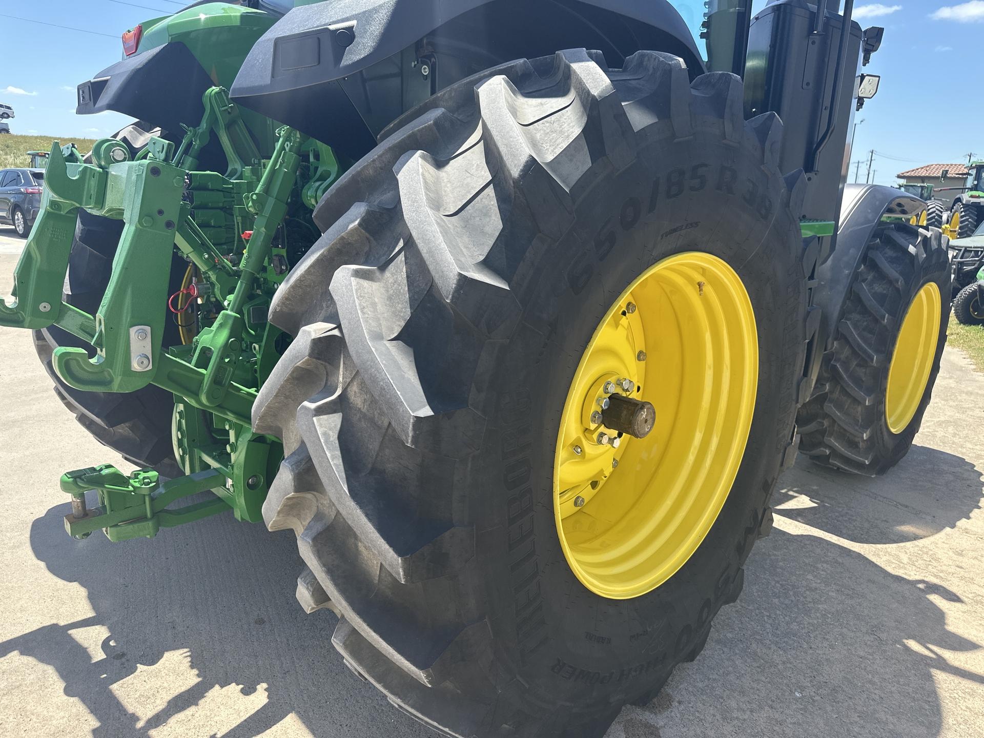 2023 John Deere 7R 230 Image