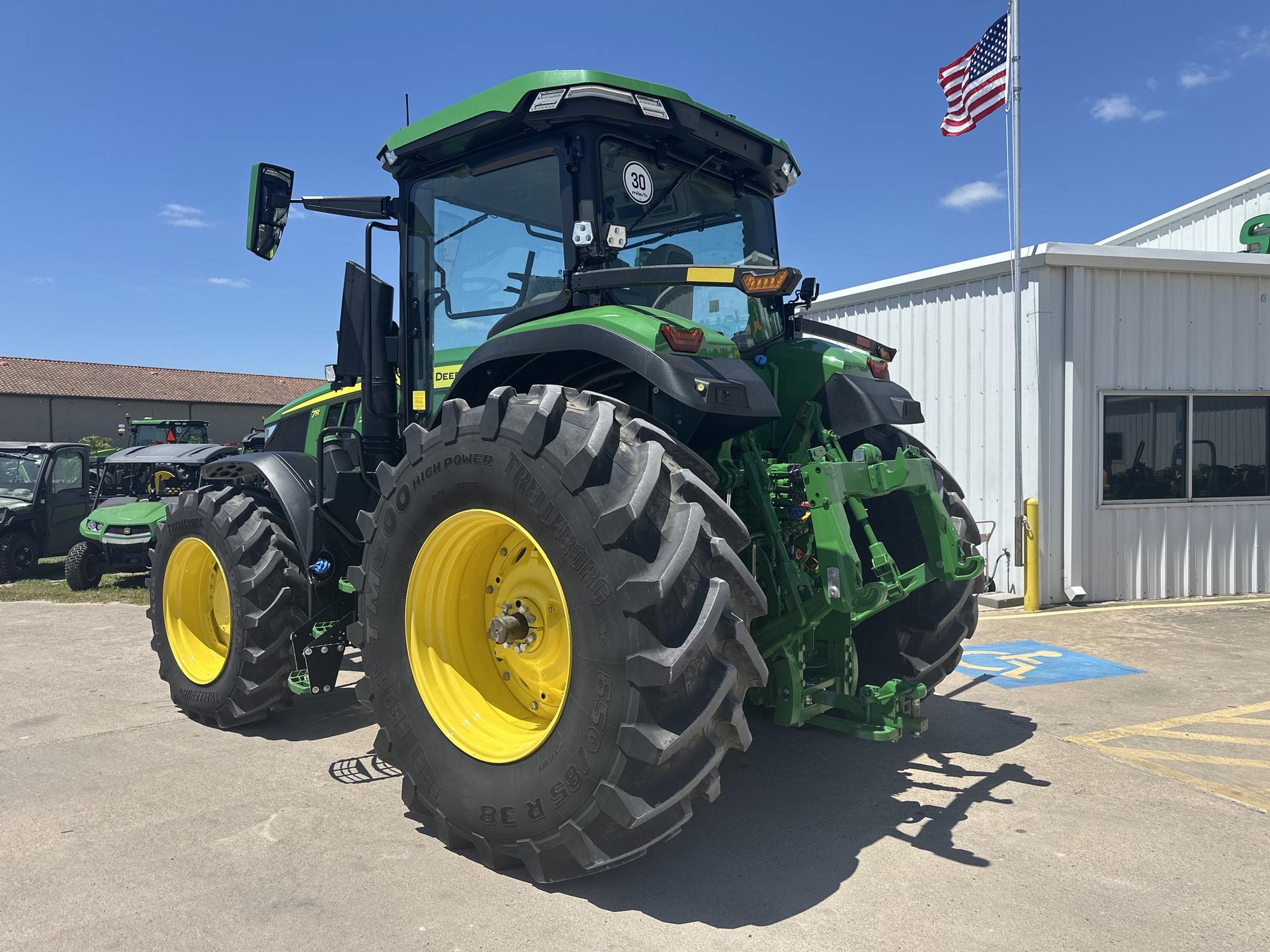 2023 John Deere 7R 230 Image