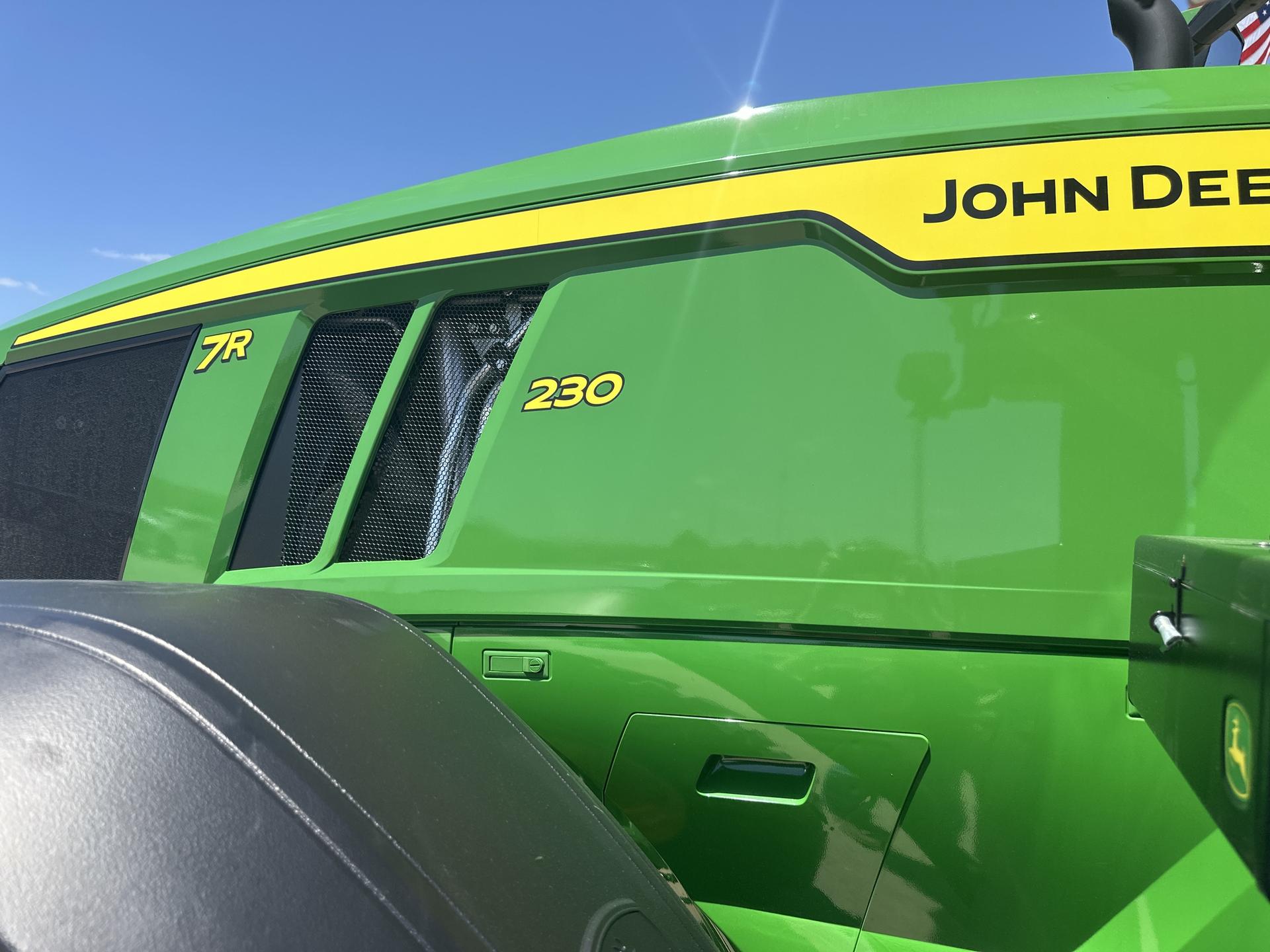2023 John Deere 7R 230 Image