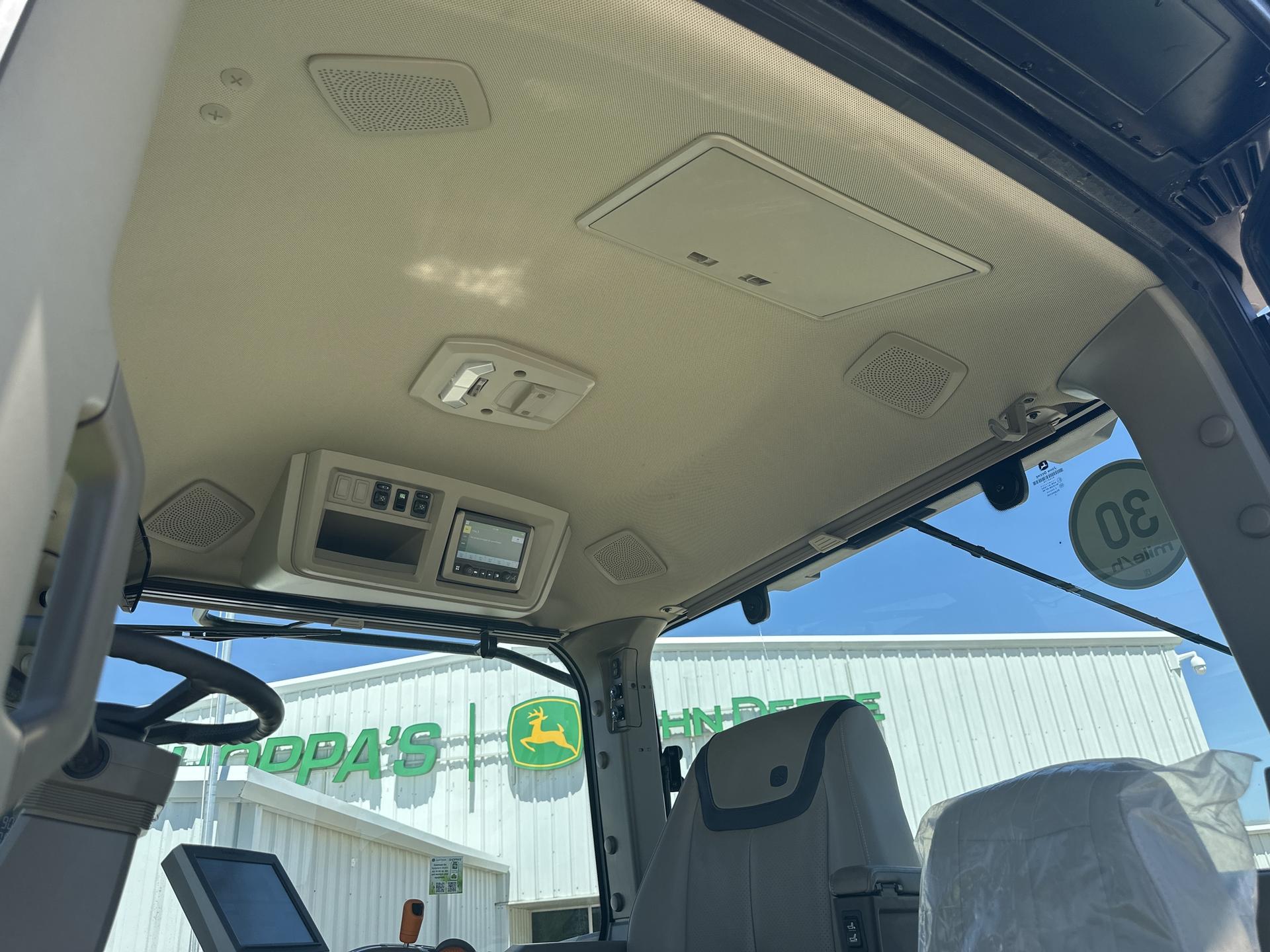 2023 John Deere 7R 230 Image