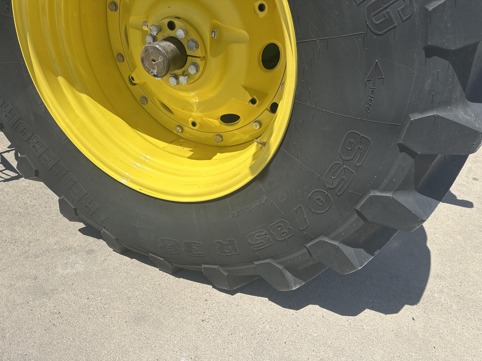 2023 John Deere 7R 230 Image