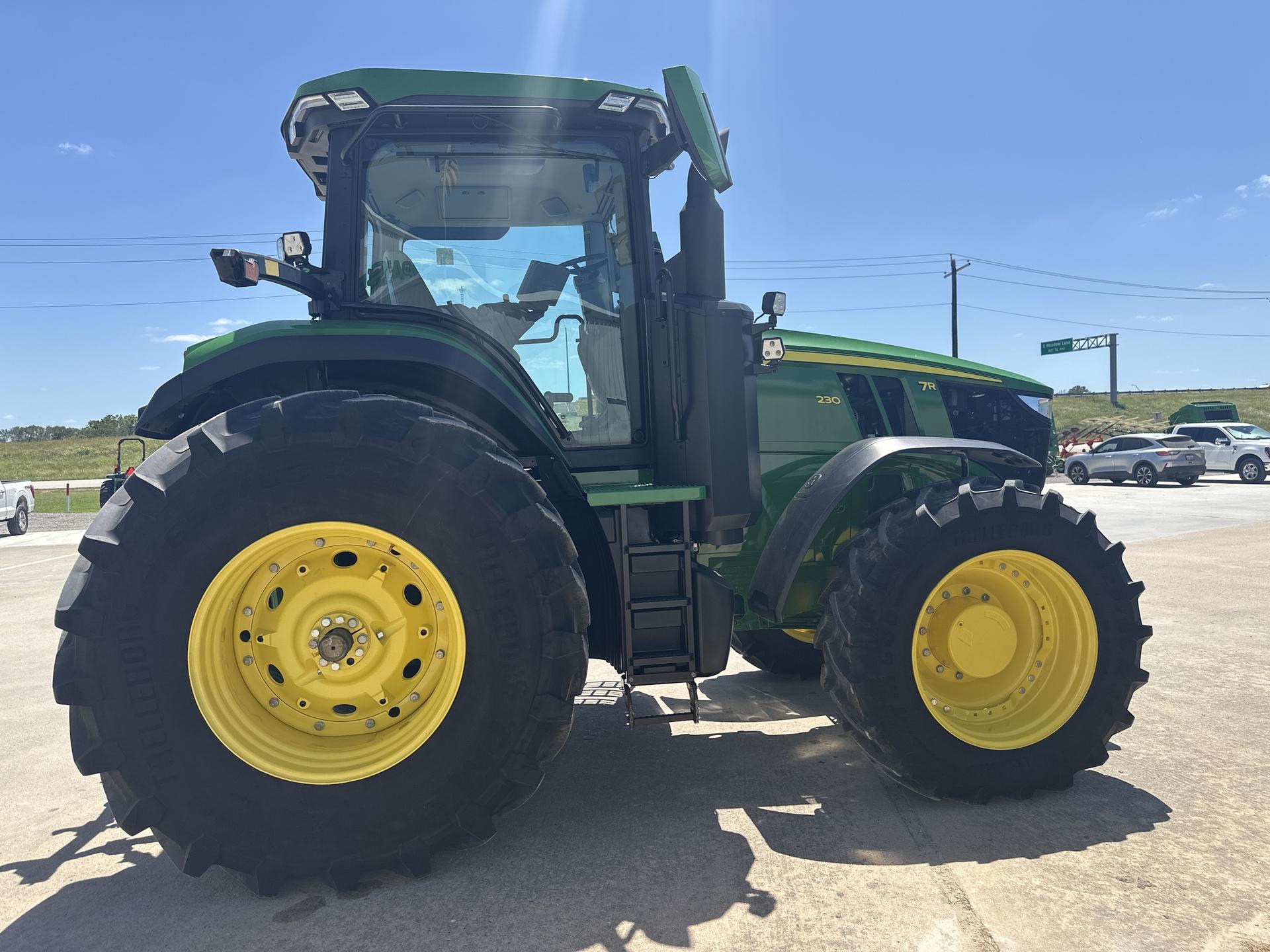 2023 John Deere 7R 230 Image