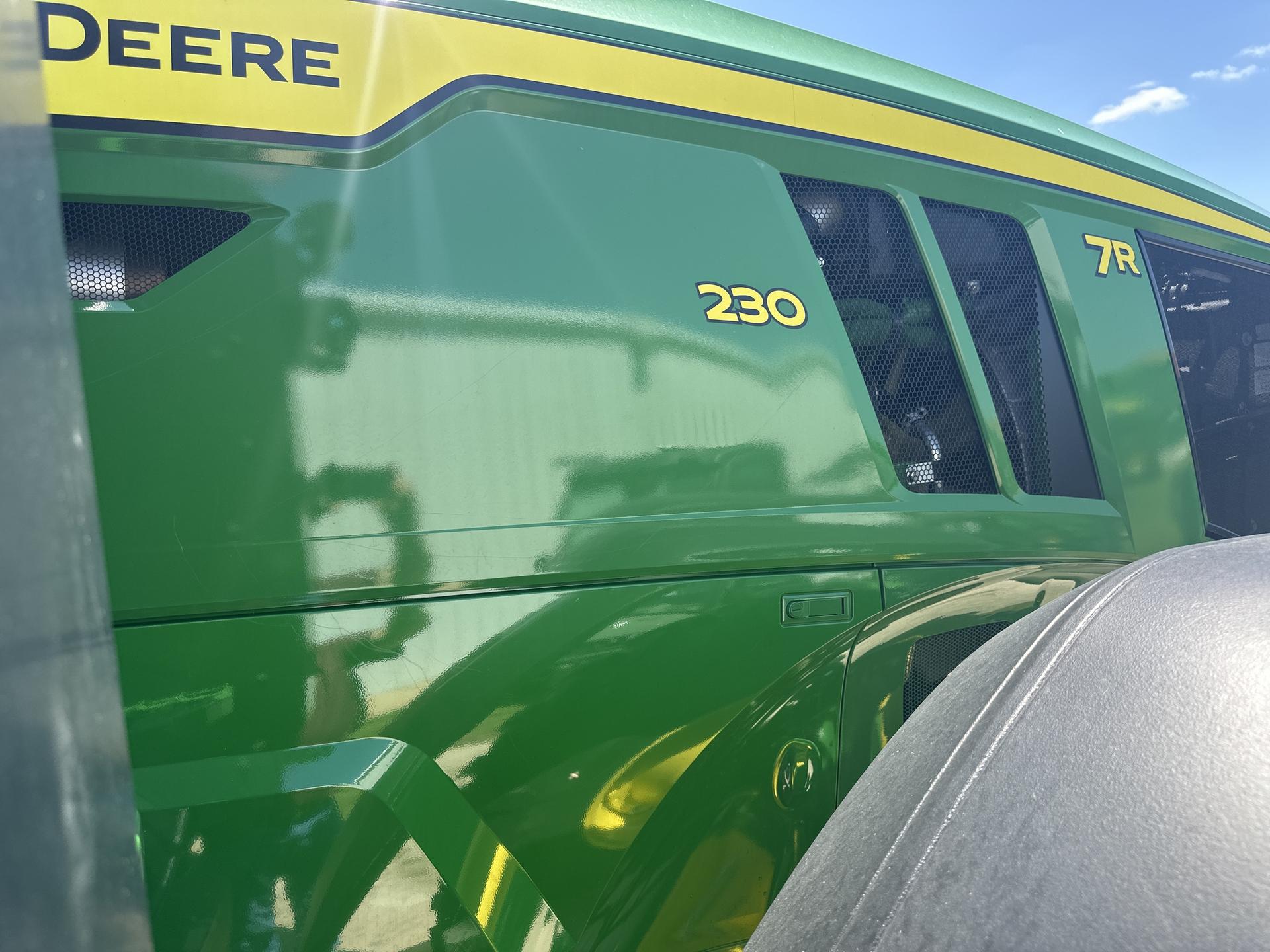 2023 John Deere 7R 230 Image