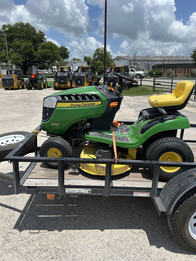 2017 John Deere E110 Image