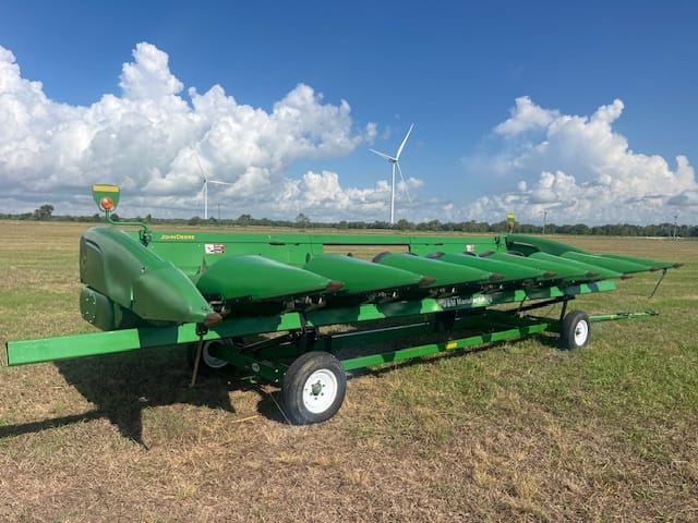 2014 John Deere 608C Image