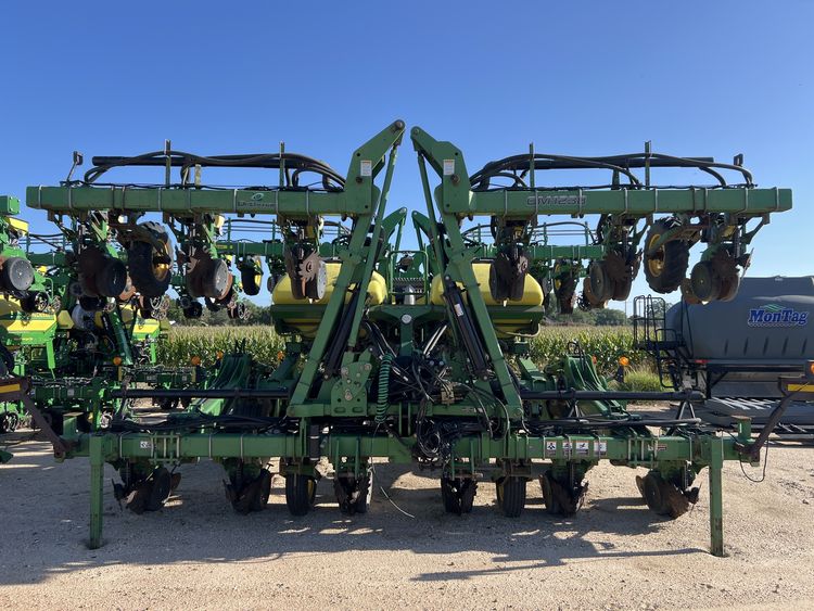 2010 John Deere DR12X Image