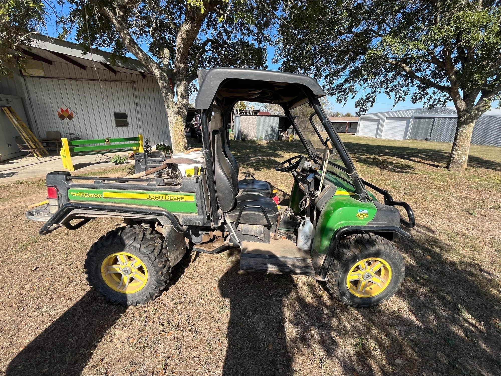 2011 John Deere XUV 825I GREEN Image