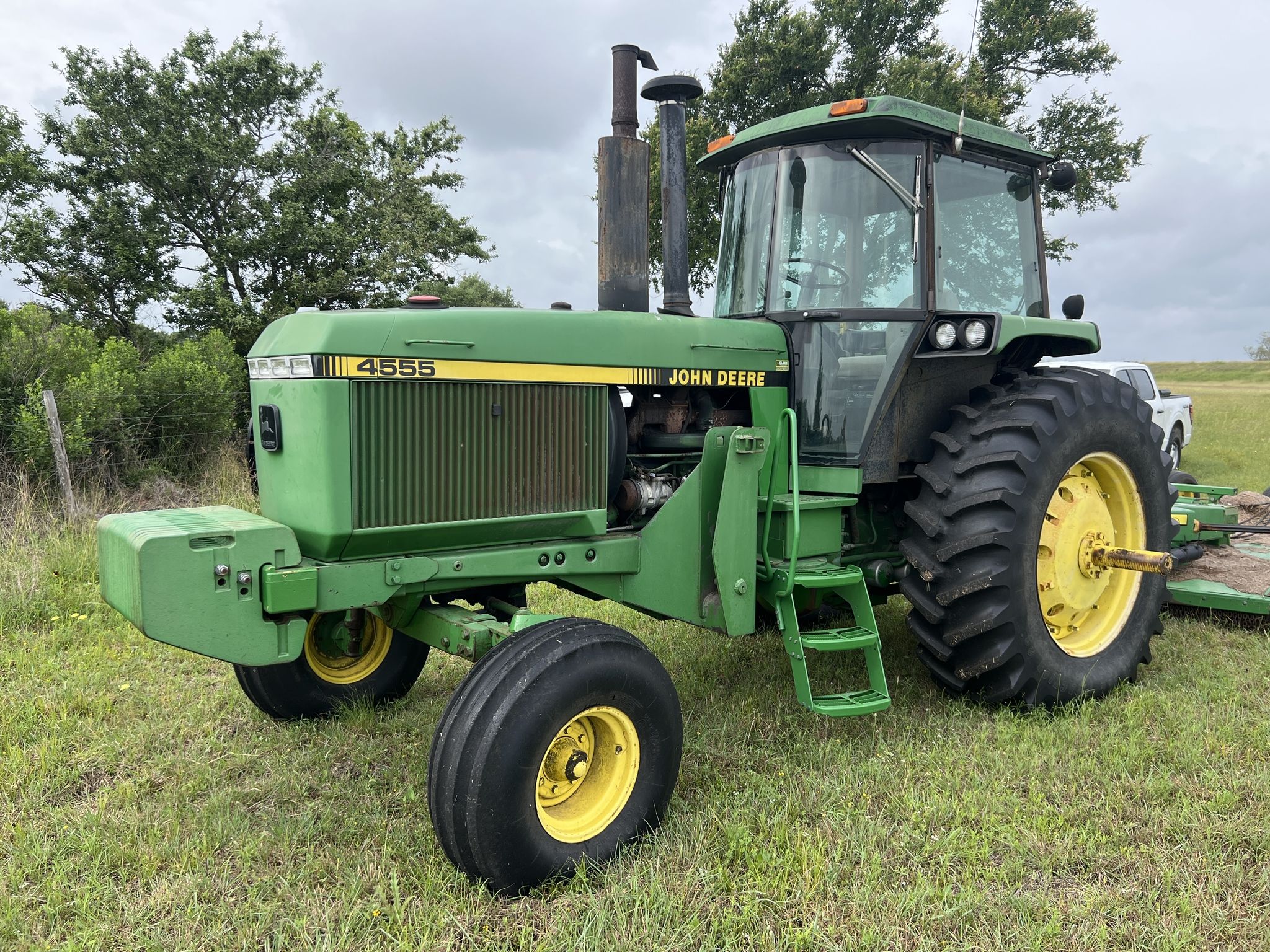 1990 John Deere 4555 Image