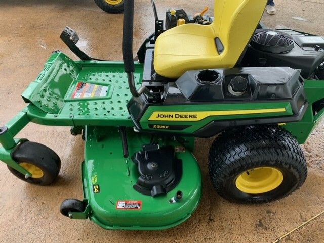 2023 John Deere Z325E Image
