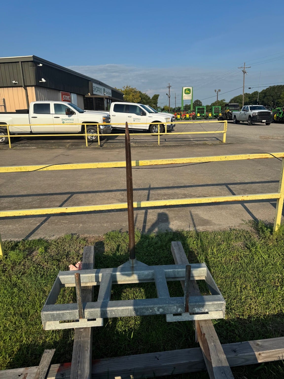 Modern SKID STER HAY SPEAR Image