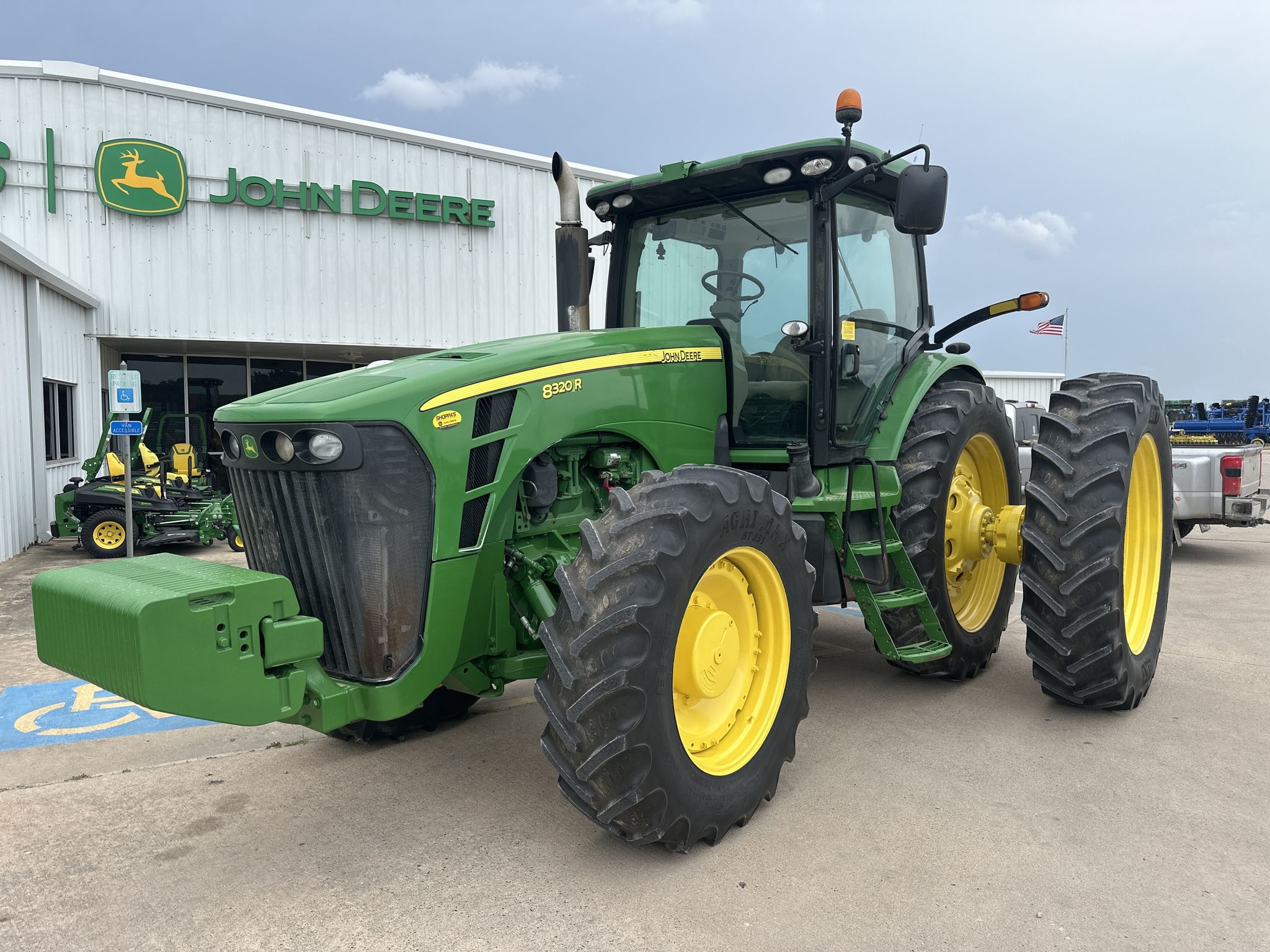 2010 John Deere 8320R Image