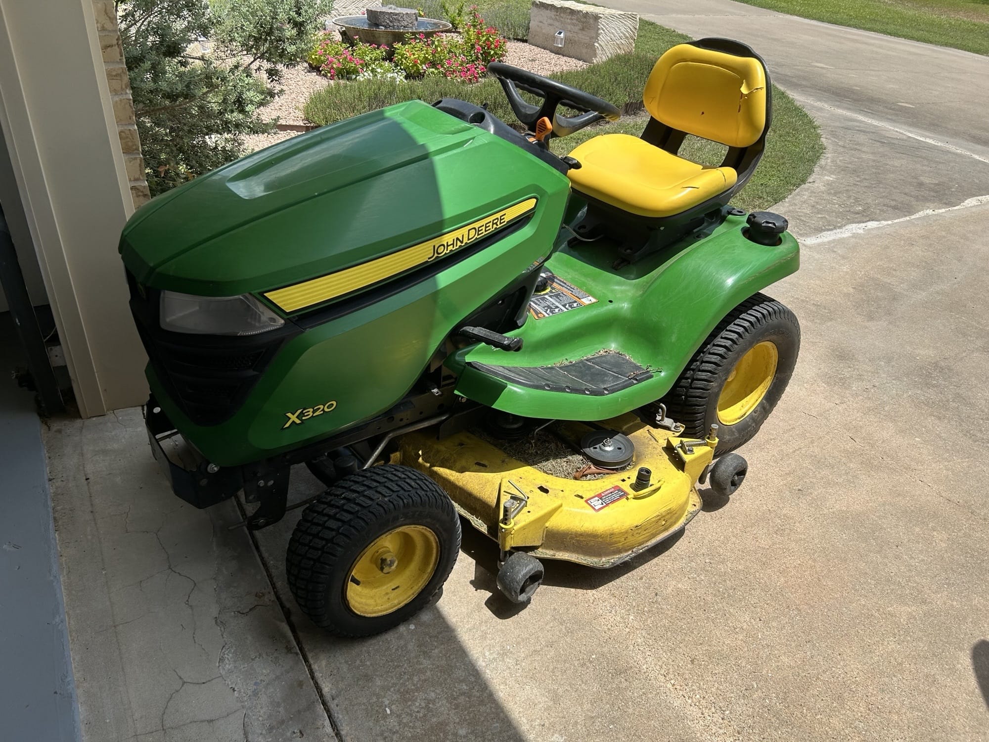 2015 John Deere X320 Image