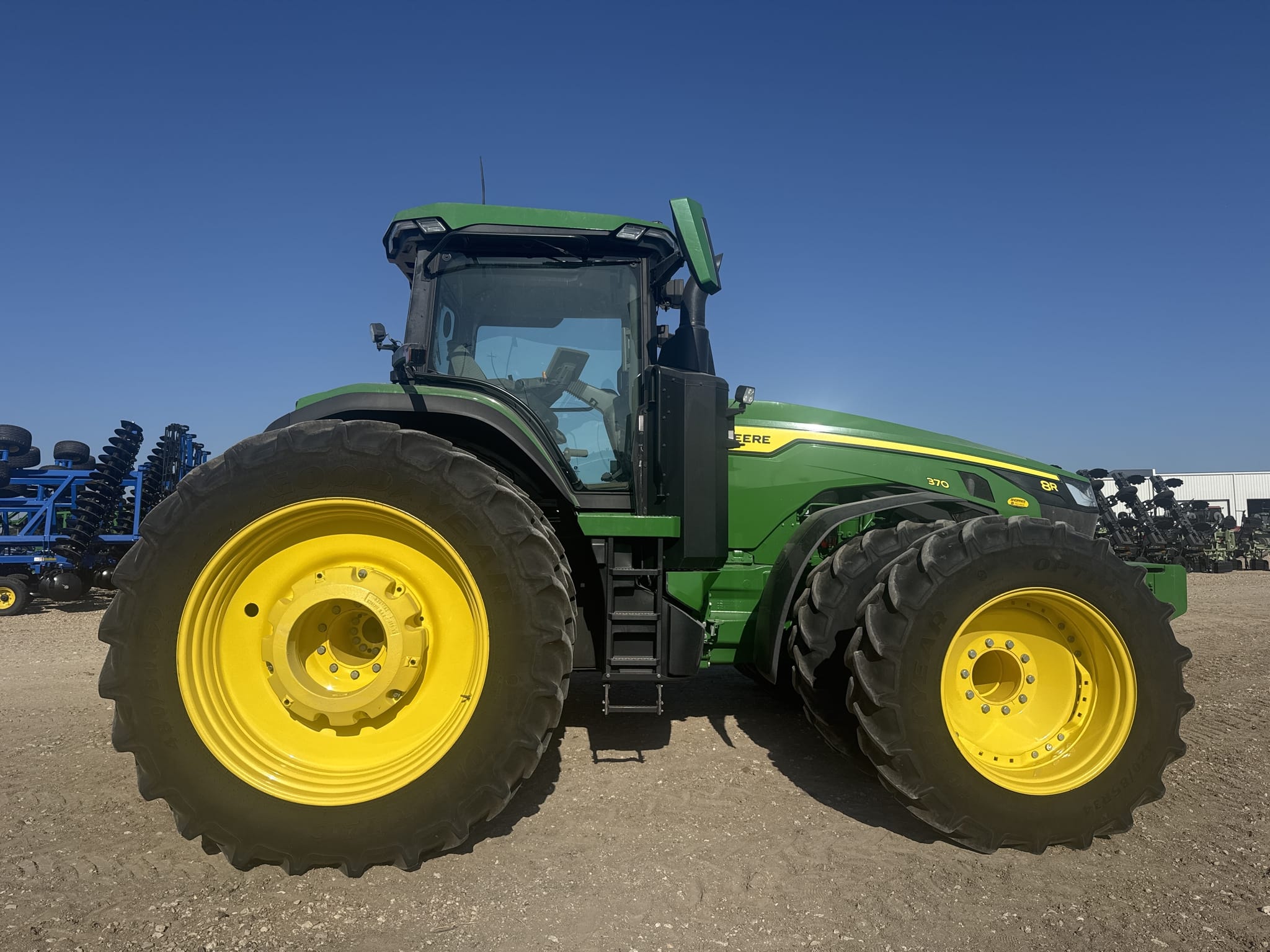 2023 John Deere 8R 370 Image