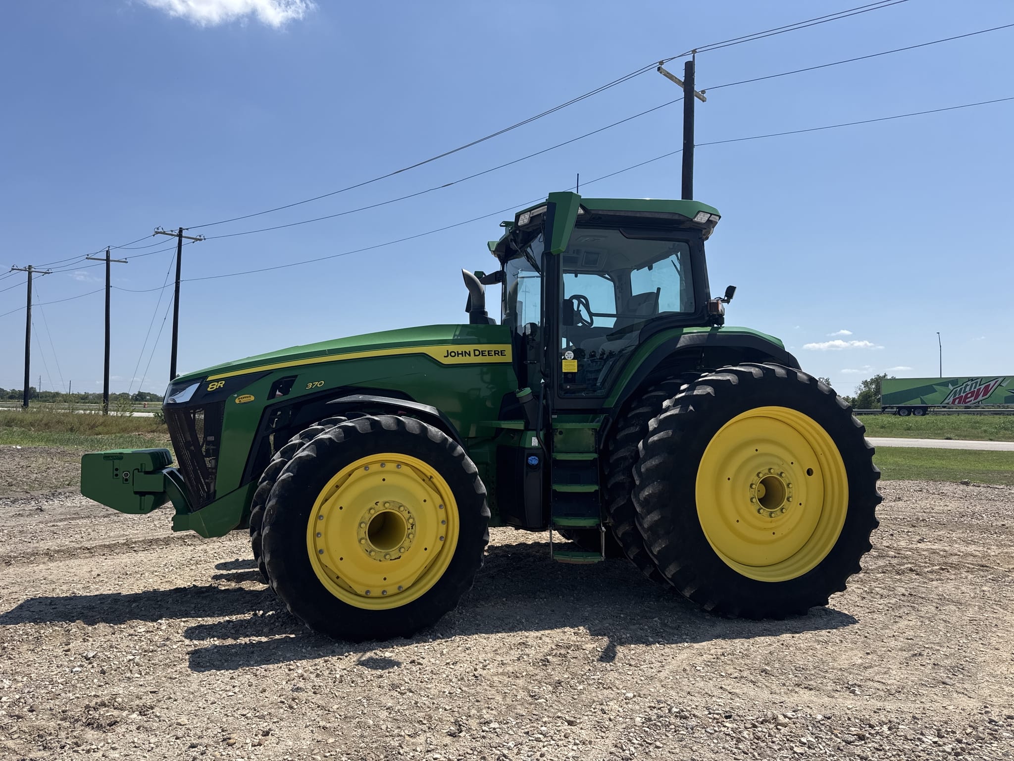 2022 John Deere 8R 370 Image