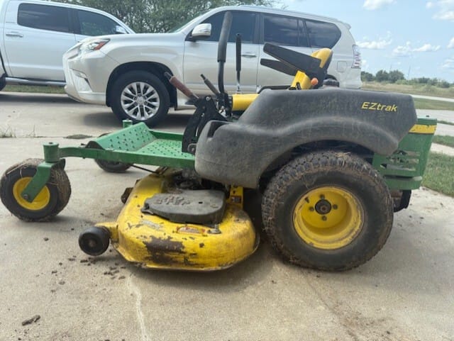 2010 John Deere Z425 Image