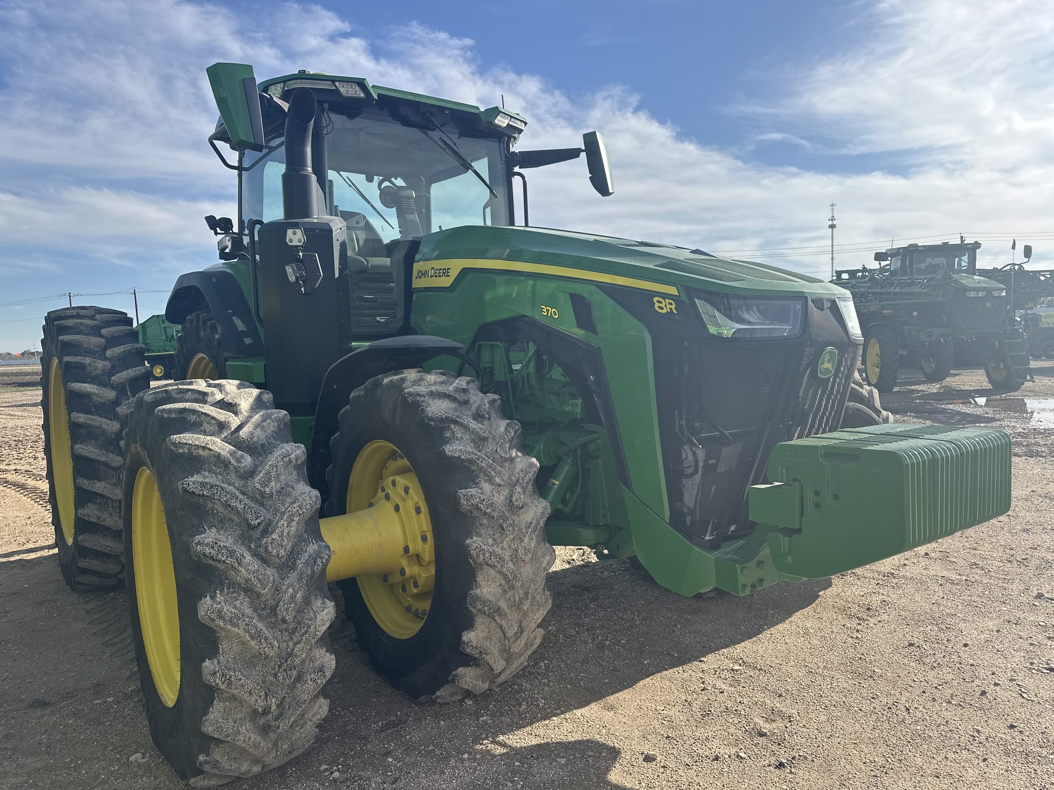 2022 John Deere 8R 370 Image