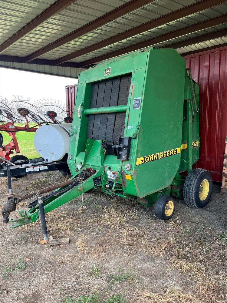 1997 John Deere 466 Image